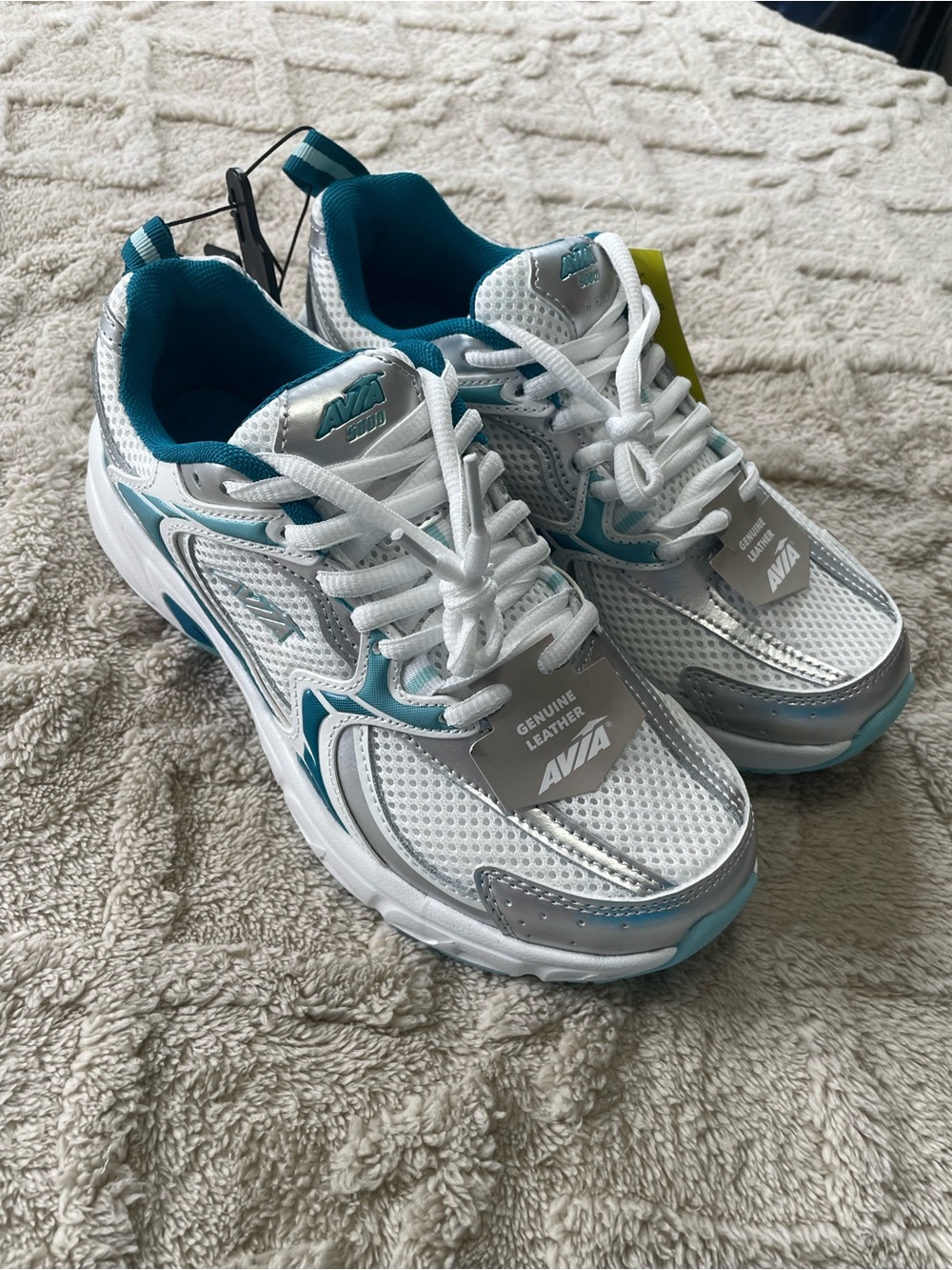 AVIA White Teal Silver Athletic Sneakers
Sz 7‎ * NWT